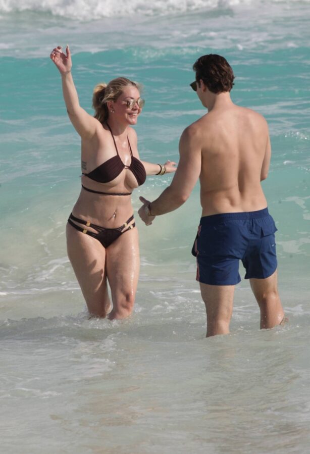 Shanna Moakler - In a black bikini in Cancun