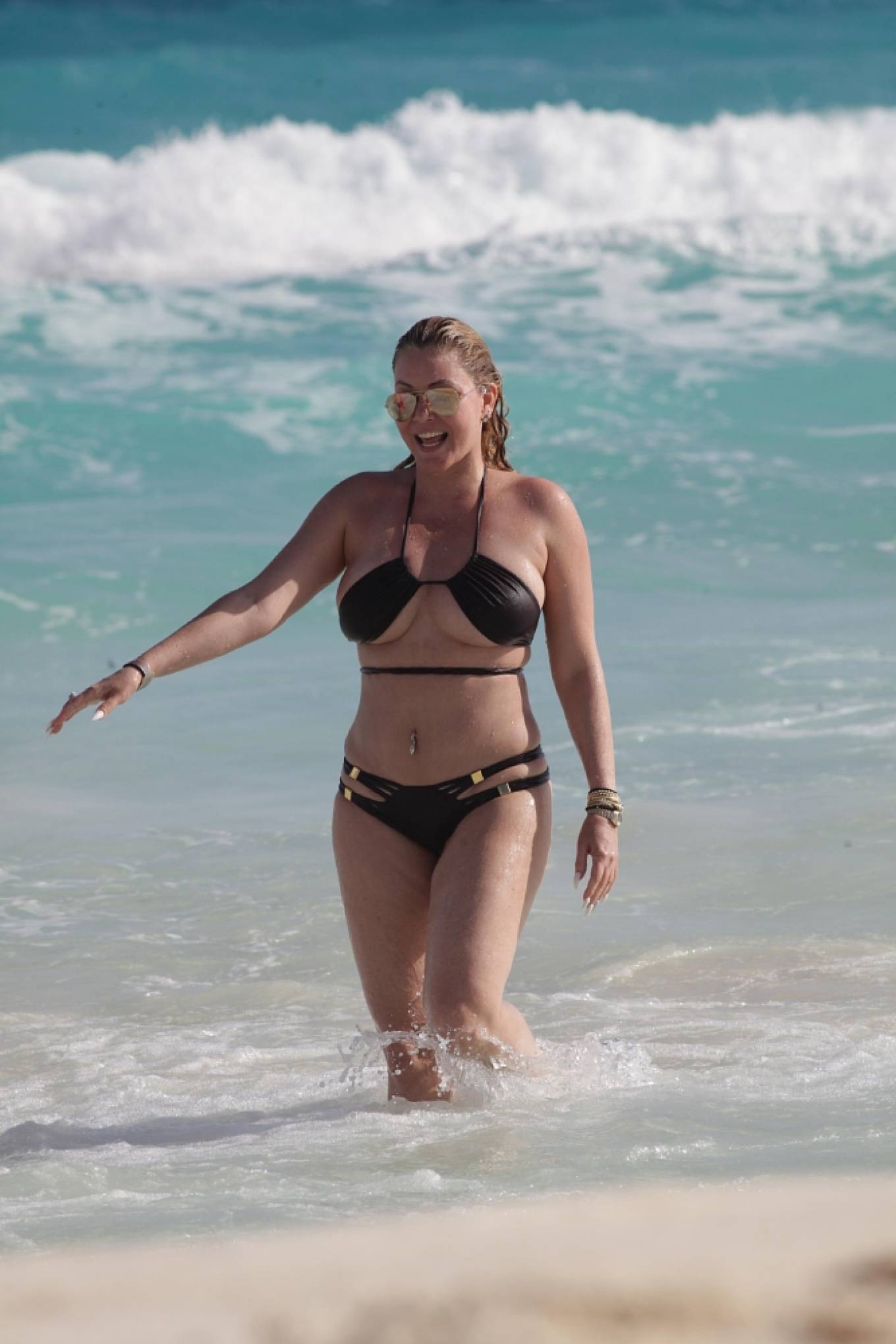 Shanna Moakler 2021 : Shanna Moakler - In a black bikini in Cancun-49. 