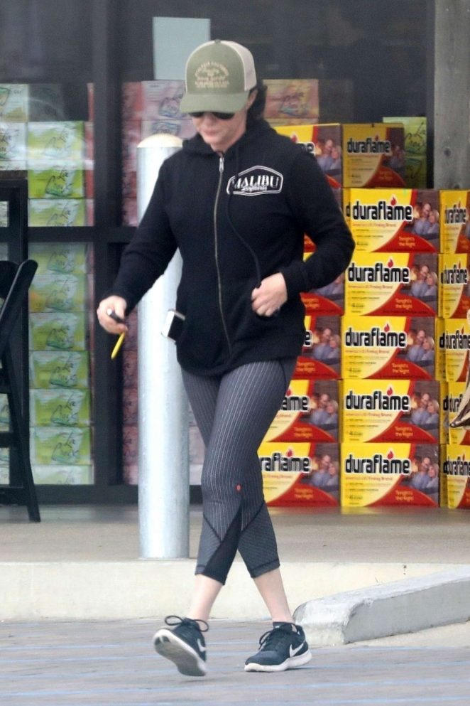 Shannen Doherty - Shopping at the Trancas Country Market in Malibu