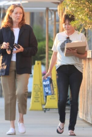 Shannen Doherty - Shopping at vintage market in Malibu