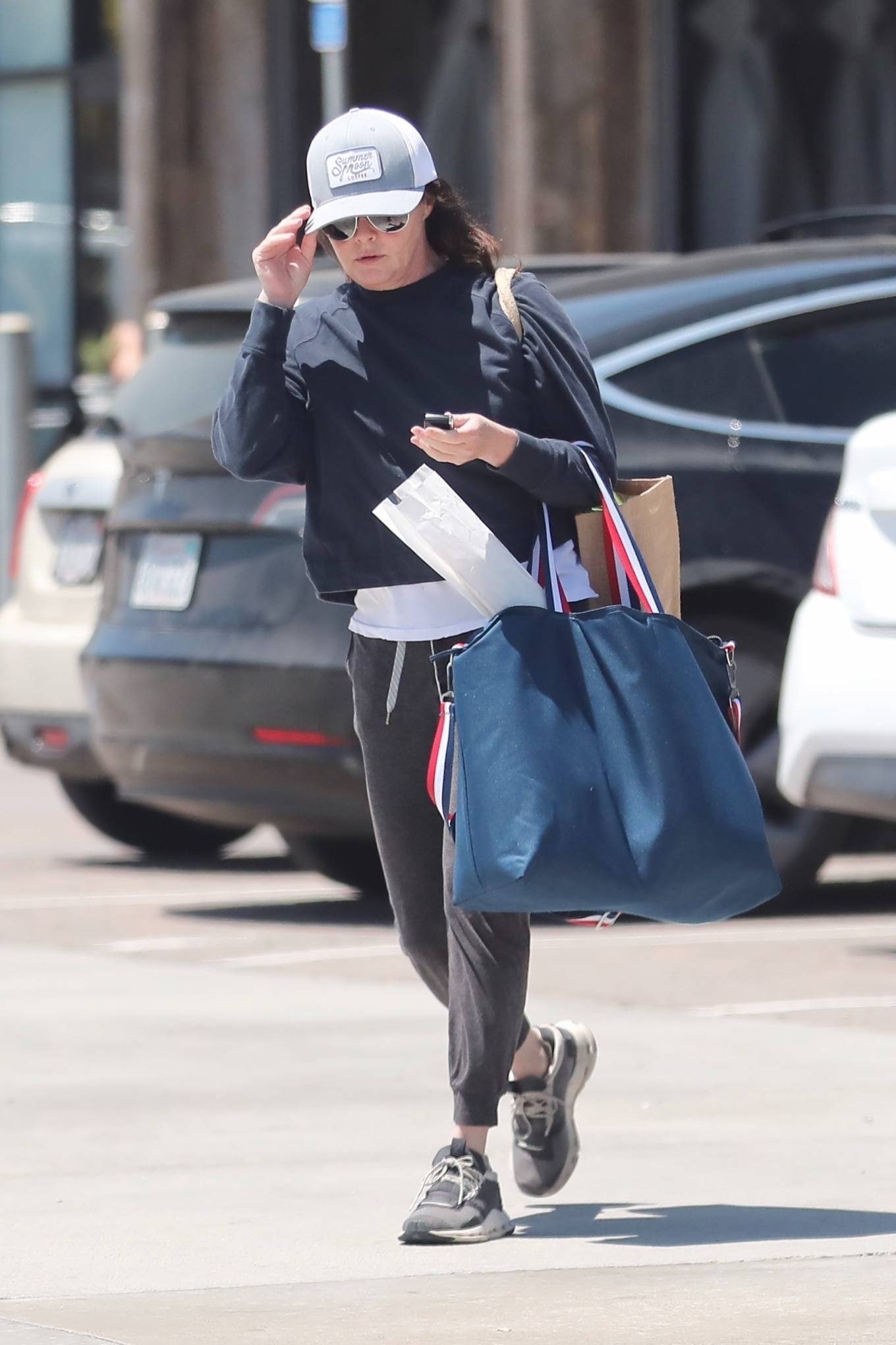 Shannen Doherty 2022 : Shannen Doherty – Shopping candids at Vintage Grocers in Malibu-01