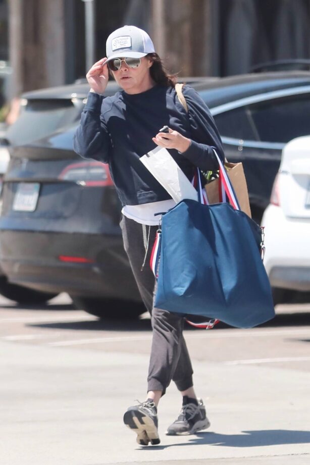 Shannen Doherty - Shopping candids at Vintage Grocers in Malibu