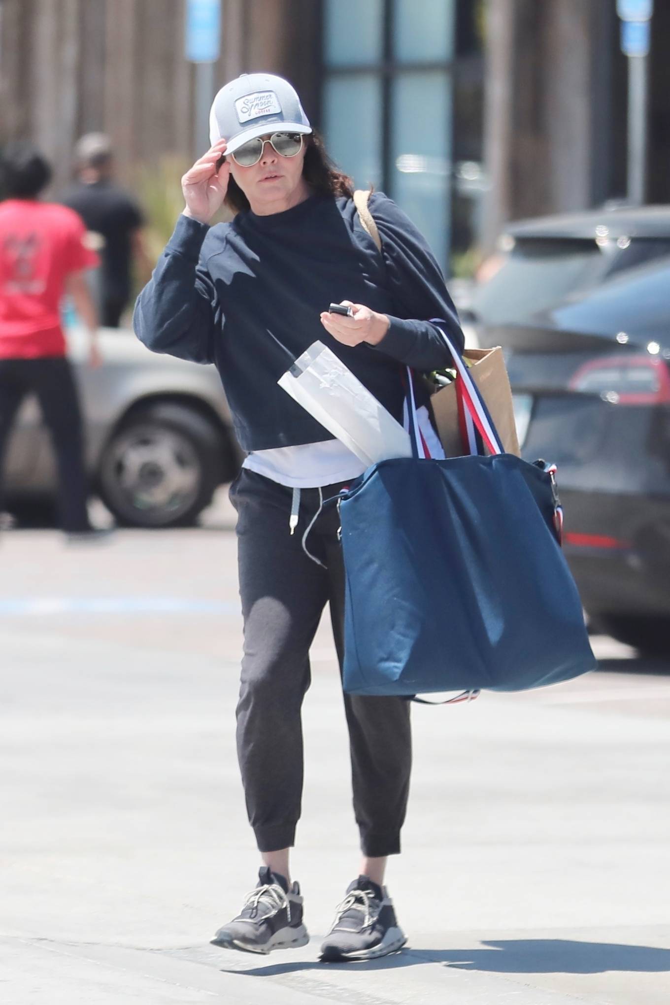 Shannen Doherty 2022 : Shannen Doherty – Shopping candids at Vintage Grocers in Malibu-12