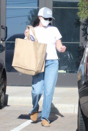 Shannen Doherty - Shopping with her mother Rosa in Malibu