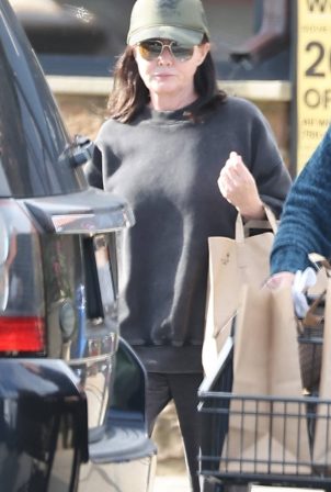 Shannen Doherty - Shopping with Mother Rosa on Thanksgiving Day in Malibu