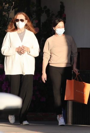 Shannen Doherty - With her mother Rosa Elizabeth shopping in Malibu