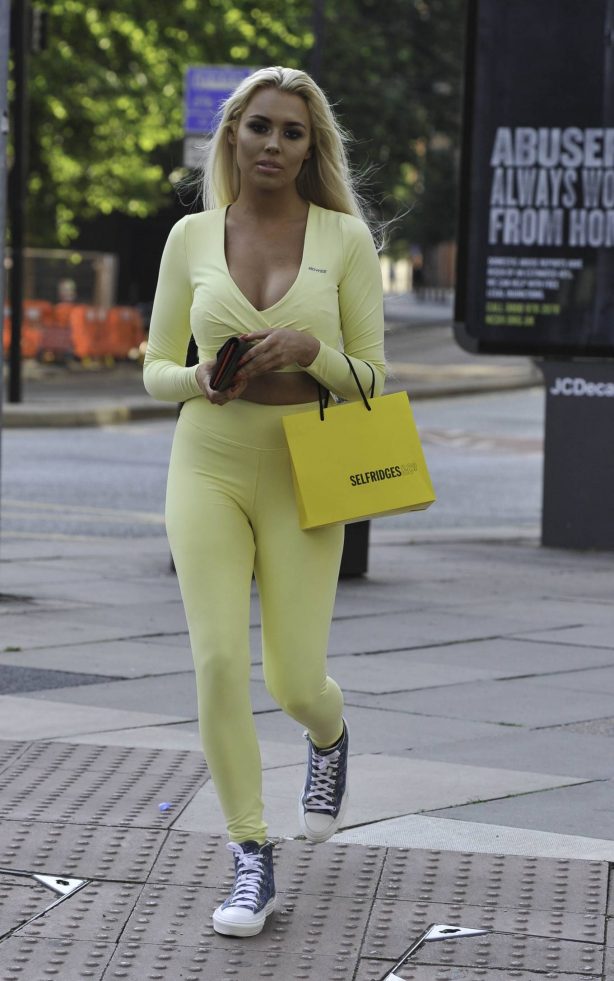 Shannen Reilly McGrath in Yellow Gym Clothes in Manchester City
