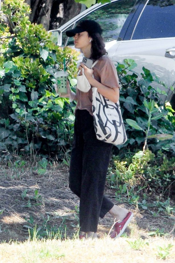 Shannyn Sossamon - Out for a walk in West Hollywood