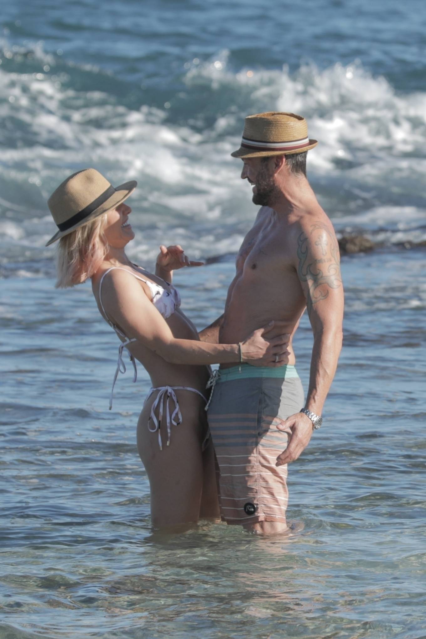 Sharna Burgess – With Brian Austin Green In a bikini in Hawaii