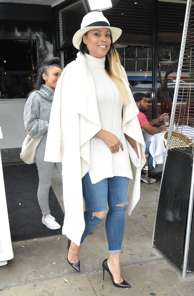 Shaunie O'neal - Filming scenes for LA Basketball Wives at Berrie's Restaurant in West Hollywood