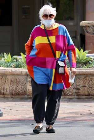 Shirley MacLaine - In a colorful ensemble in Malibu