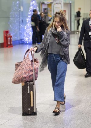 Sienna Miller - Arrives at Heathrow Airport in London