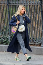 Sienna Miller - Chats on her cellphone in New York City