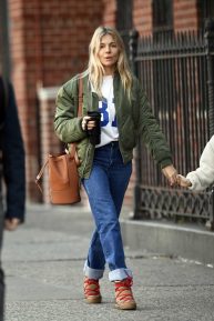 Sienna Miller - Picking up her coffe in New York City