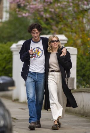 Sienna Miller - Seen on the PDA with Oli Green in London