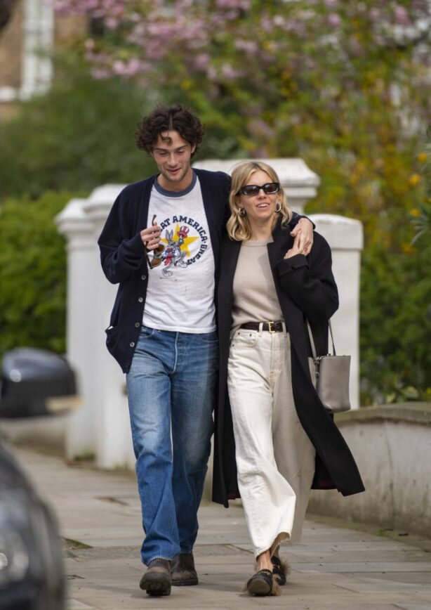 Sienna Miller - Seen on the PDA with Oli Green in London