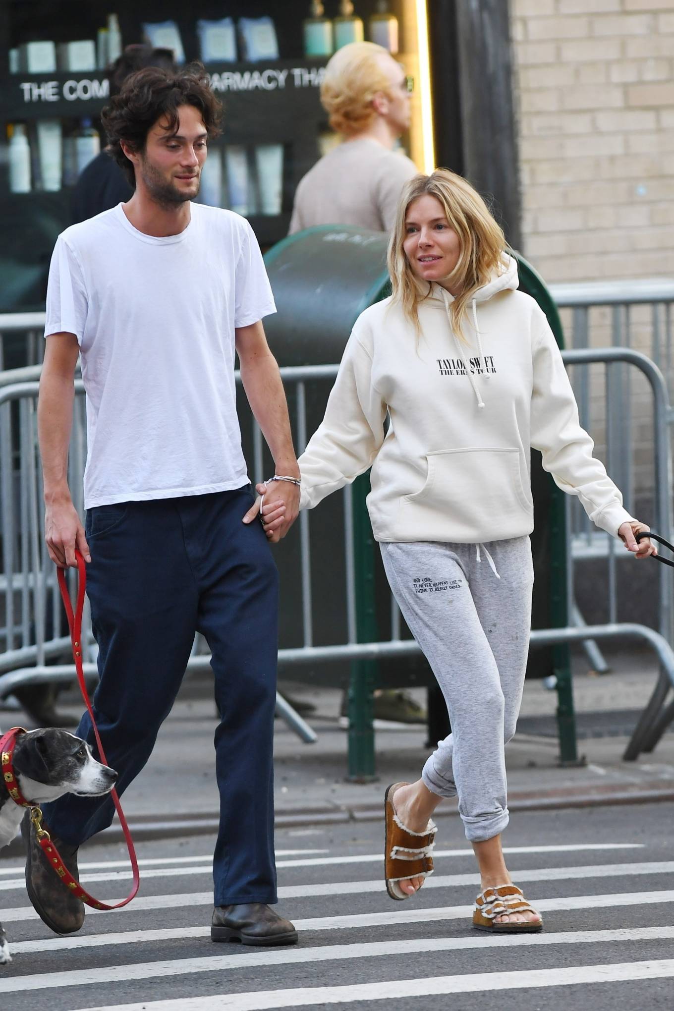 Sienna Miller - With her boyfriend Oli Green stop by Magnolia Bakery in New York