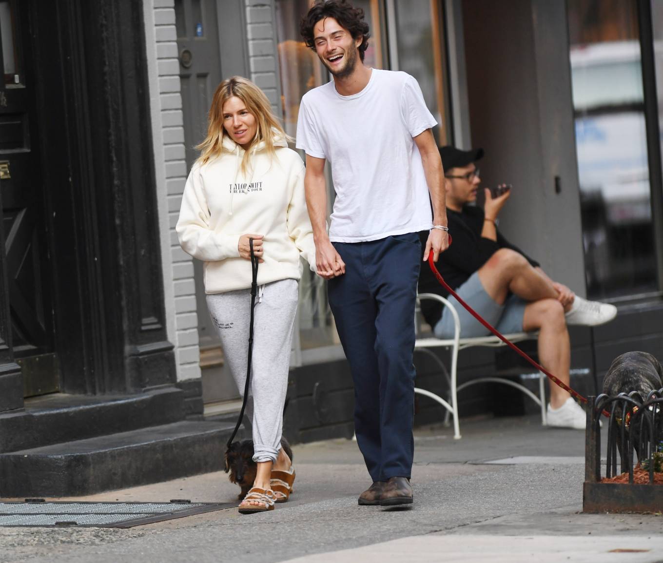 Sienna Miller 2023 : Sienna Miller – With her boyfriend Oli Green stop by Magnolia Bakery in New York-08