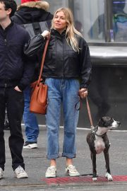 Sienna Miller with Tom Sturridge - Seen while stroll in New York