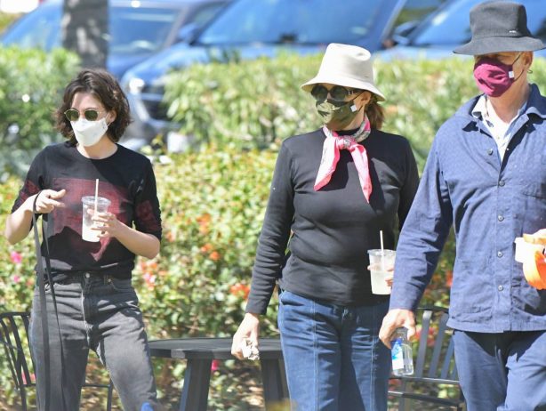Sigourney Weaver - Seen with daughter Charlotte and husband Jim Simpson in Montecito