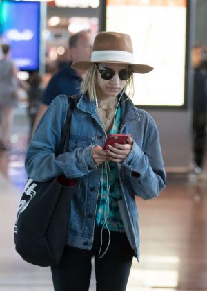 Sofia Boutella - Arrives at Charles de Gaulle airport in Paris