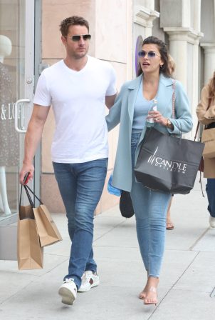 Sofia Pernas - Shopping at James Perse in Los Angeles