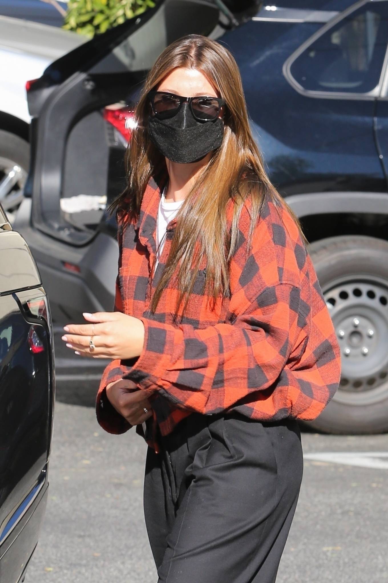 Sofia Richie - Changes her hair color in the Pacific Palisades