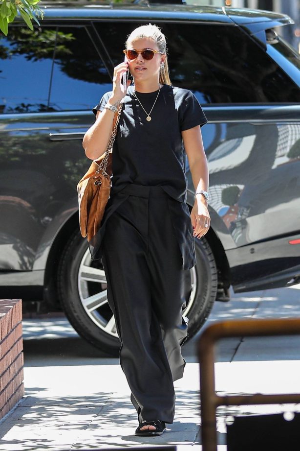 Sofia Richie - Makes her way to South Beverly Grill in Beverly Hills