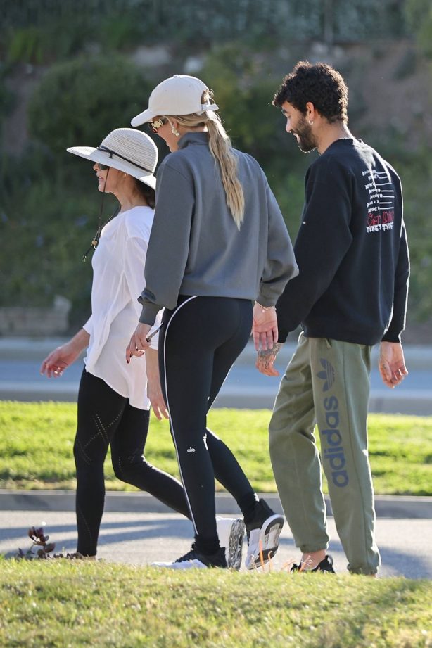 Sofia Richie - Walk with her mom and brother in Los Angeles