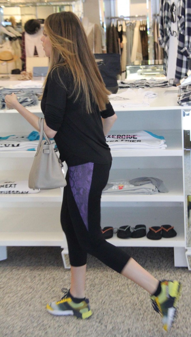 Sofia Vergara in Spandex Shopping in Beverly Hills
