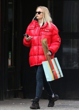 Sophie Turner - Christmas Shopping in New York