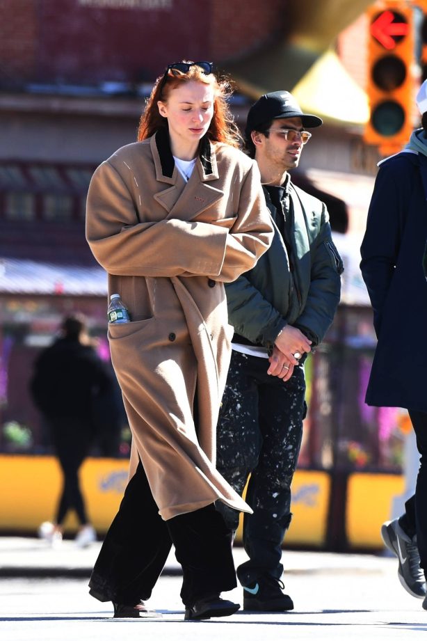 Sophie Turner - Joe Jonas on stroll in Manhattan