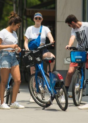 Sophie Turner Priyanka Chopra Joe and Nick Jonas - Go for a ride on Citibikes in NYC