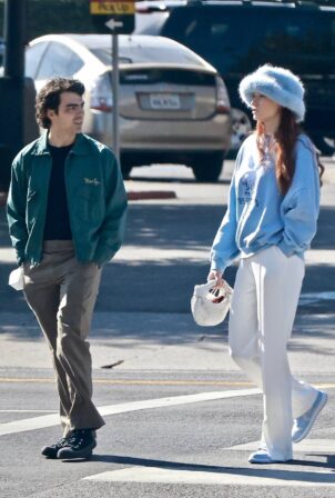 Sophie Turner - Shopping candids in Los Angeles