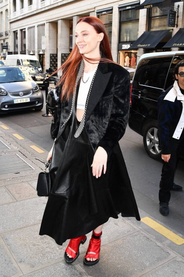 Sophie Turner - Steps out in Paris during Fashion Week