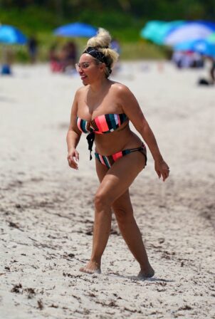Stacey Silva - Seen at the beach with her fiance Florian in Miami Beach