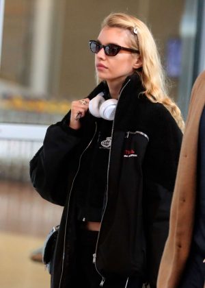Stella Maxwell - Arrives at Charles de Gaulle Airport in Paris