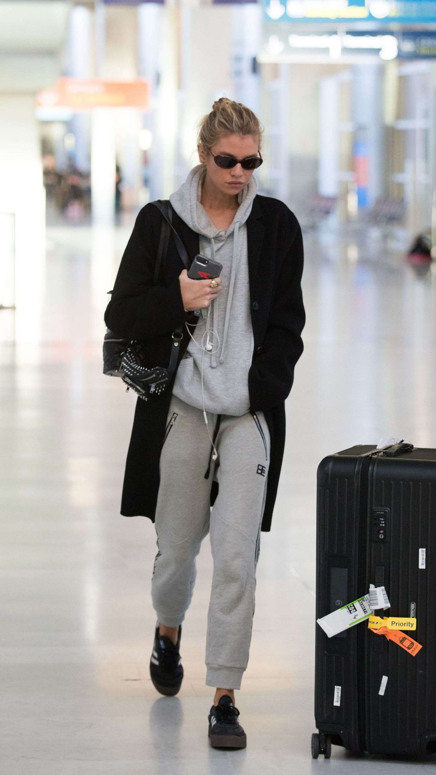 Stella Maxwell: Arriving at Charles de Gaulle Airport -01 | GotCeleb