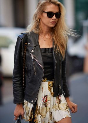Stella Maxwell - Arriving at the Versace Fashion Show in Milan