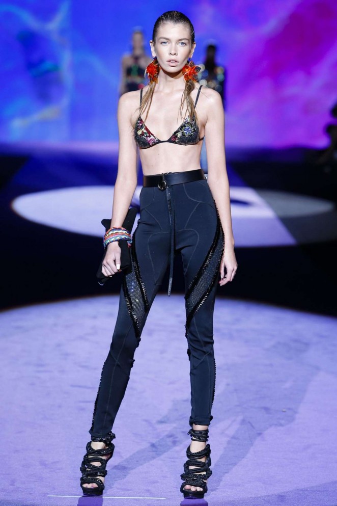 Stella Maxwell - Dsquared2 Fashion Show at MFW SS 2016 in Milan