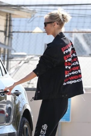Stella Maxwell - Stops by the gym in Los Angeles