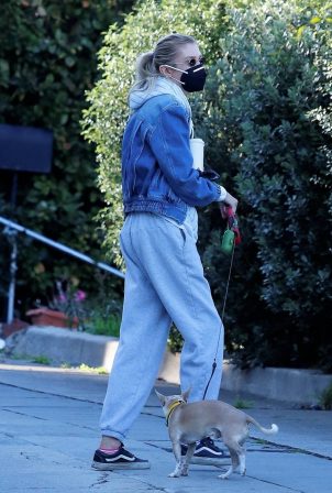 Stella Maxwell - Walk with her dog in Los Angeles