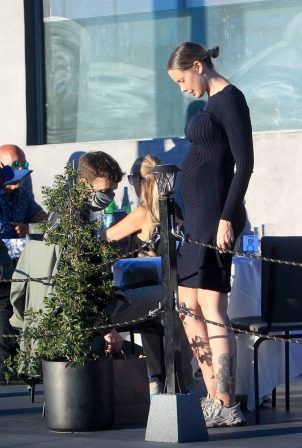 Stephanie Corneliussen - Shows off her baby bump in Los Angeles