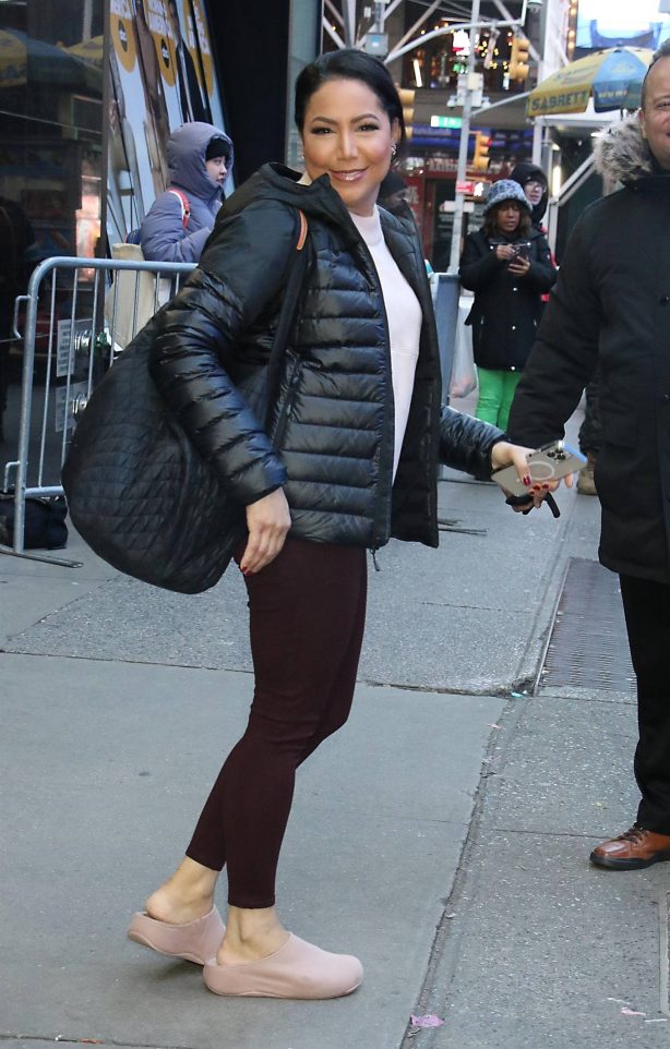 Stephanie Ramos - Arriving on set in New York