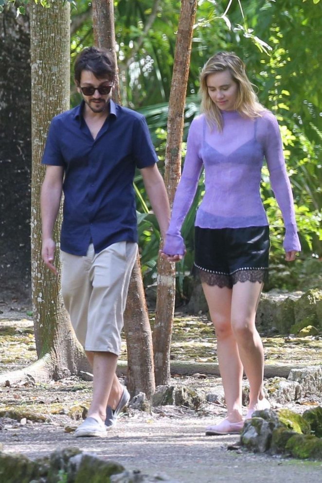 Suki Waterhouse and Diego Luna out in Mexico