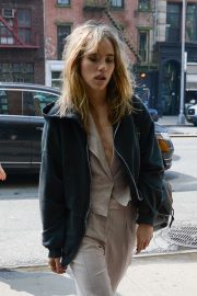 Suki Waterhouse - Arriving at The Bowery Hotel in NYC