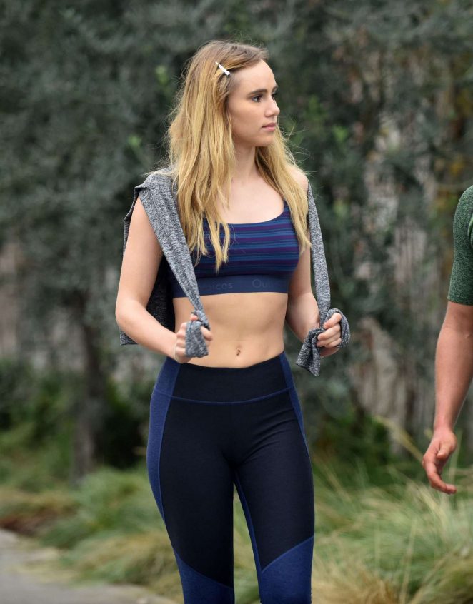 Suki Waterhouse in Tights hike with a personal trainer in Los Angeles
