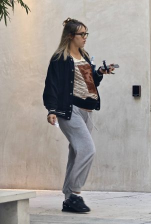 Suki Waterhouse - Out in Los Angeles