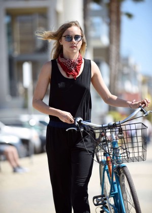 Suki Waterhouse - Riding Her Bike in Los Angeles