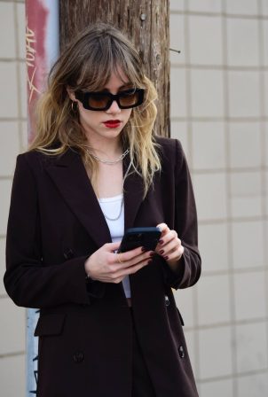Suki Waterhouse - Stepping out in Los Angeles